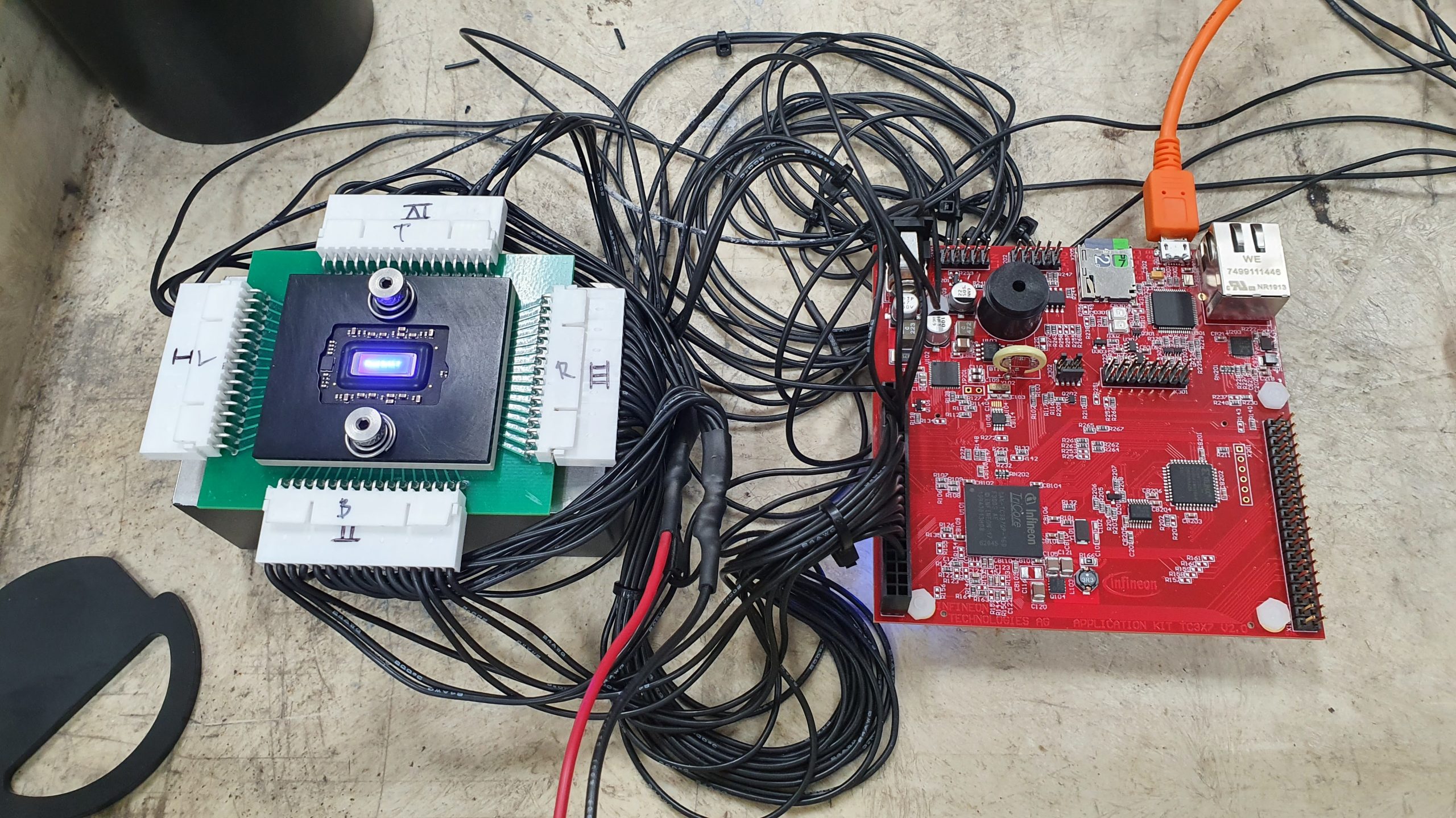 services-02 Interfacing a 4-core Infineon MCU with the 20k+ microLED device while running a demonstration.