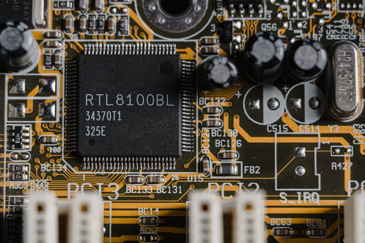 services-01 Detailed image of a motherboard highlighting a RTL8100BL microchip.